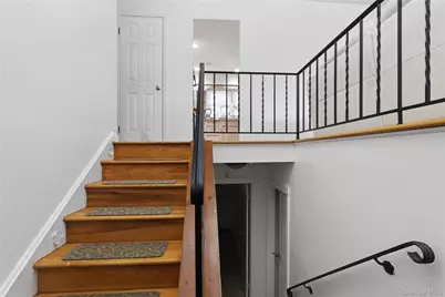 39 Carriage Hill Lane, Poughkeepsie, NY 12603 - Photo 2