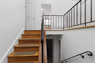 39 Carriage Hill Ln, Poughkeepsie, NY 12603 - Photo 2