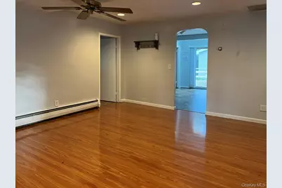 13 Reinhart Court, Melville, NY 11747 - Photo 4