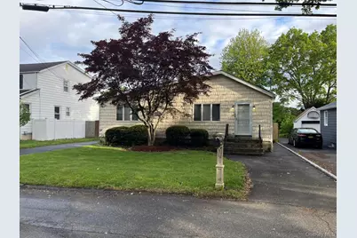 13 Reinhart Court, Melville, NY 11747 - Photo 2