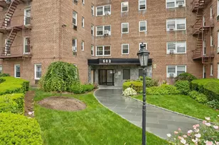 682 Tuckahoe Rd, Yonkers, NY 10710 - Photo 2