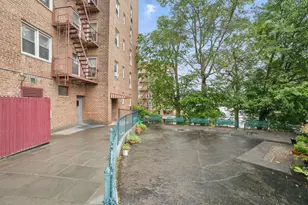 682 Tuckahoe Rd, Yonkers, NY 10710 - Photo 16