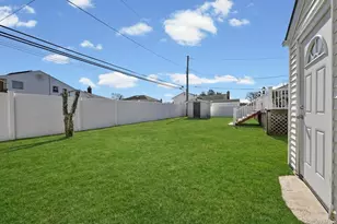 3 Chapin, Farmingdale, NY 11735 - Photo 4