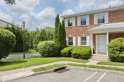 554 Kensico Court, Suffern, NY 10901 - Photo 2