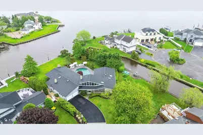 28 Deeringwood Lane, Babylon, NY 11702 - Photo 36