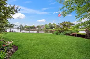 28 Deeringwood Ln, Babylon, NY 11702 - Photo 28