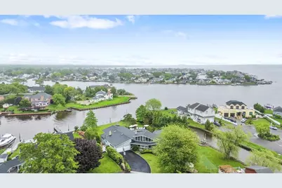 28 Deeringwood Lane, Babylon, NY 11702 - Photo 32