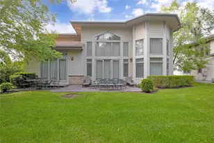 19 Holiday Pond Rd, Jericho, NY 11753 - Photo 2