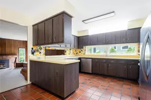 6 Bay View Dr, Hampton Bays, NY 11946 - Photo 12