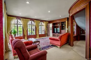 17 Split Rock Dr, Great Neck, NY 11024 - Photo 10