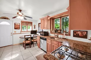 10 Catawba Dr, West Nyack, NY 10994 - Photo 30