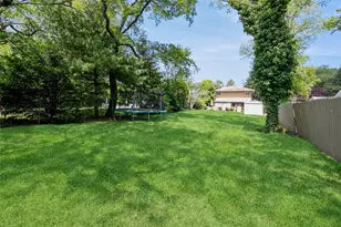 22 Landscape Dr, Wheatley Heights, NY 11798 - Photo 8