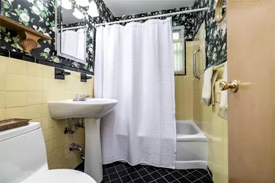 82-25 268 Street #175B, New Hyde Park, NY 11004 - Photo 16