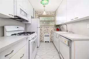 82-25 268th St, New Hyde Park, NY 11004 - Photo 14