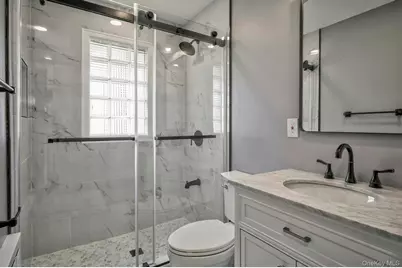 646 Evelyn Ave Avenue, East Meadow, NY 11554 - Photo 20