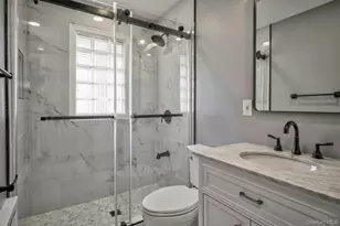 646 Evelyn Ave Ave, East Meadow, NY 11554 - Photo 20