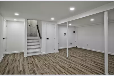 646 Evelyn Ave Avenue, East Meadow, NY 11554 - Photo 16