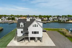 200 Clocks Blvd, Massapequa, NY 11758 - Photo 8