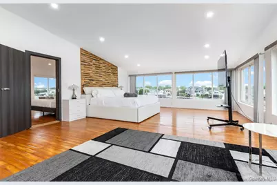 200 Clocks Boulevard, Massapequa, NY 11758 - Photo 18