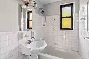 140-15 Holly Ave, Flushing, NY 11355 - Photo 14