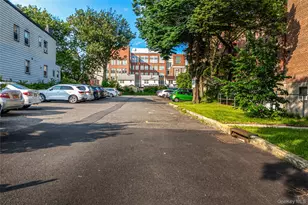 140-15 Holly Ave, Flushing, NY 11355 - Photo 16