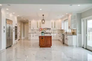 12 Barbara Ln, Glen Cove, NY 11542 - Photo 16