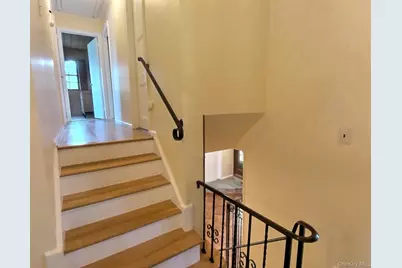 306 Cambridge Avenue, Garden City, NY 11530 - Photo 16