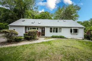 929 Fox Meadow Rd, Yorktown Heights, NY 10598 - Photo 4