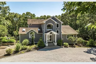 4 Douglas Court, Hampton Bays, NY 11946 - Photo 2