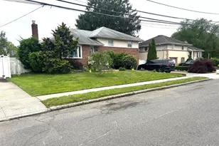 11 Berry Hill Ln, Bethpage, NY 11714 - Photo 2