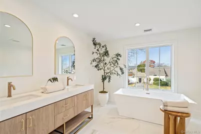 45 Mist Lane, Westbury, NY 11590 - Photo 20