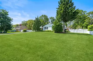 11 Gallatin Dr, Dix Hills, NY 11746 - Photo 28