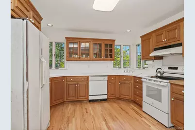 6 Huckleberry Lane E, Hampton Bays, NY 11946 - Photo 10