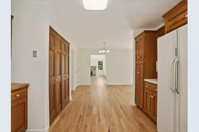 6 Huckleberry Lane E, Hampton Bays, NY 11946 - Photo 8