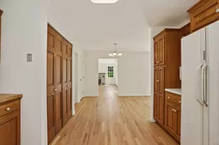 6 Huckleberry Ln E, Hampton Bays, NY 11946 - Photo 8