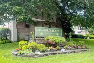 46 Terrace Cir, Great Neck, NY 11021 - Photo 4