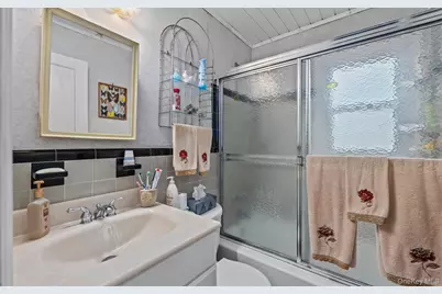 84 Charles Street, Mineola, NY 11501 - Photo 6