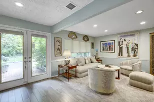 61 Locust Ln, Roslyn Heights, NY 11577 - Photo 4