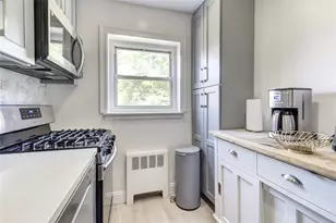 221 Middle Neck Road Rd, Great Neck, NY 11021 - Photo 8