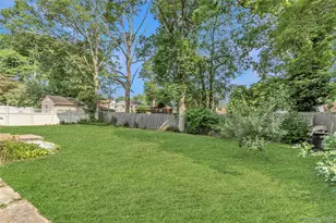 18 Hilliard Ave, Central Islip, NY 11722 - Photo 24