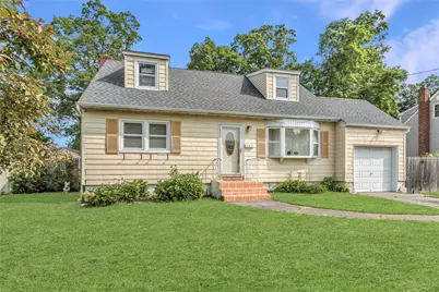 18 Hilliard Avenue, Central Islip, NY 11722 - Photo 2