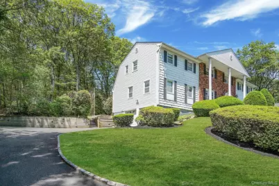 11 Country Squire Court, Dix Hills, NY 11746 - Photo 4