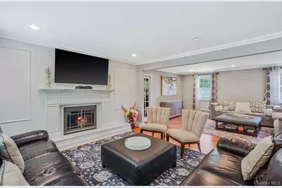 11 Country Squire Court, Dix Hills, NY 11746 - Photo 8