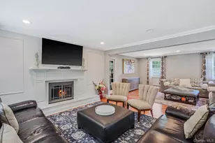 11 Country Squire Ct, Dix Hills, NY 11746 - Photo 8