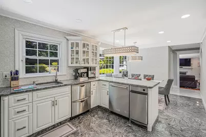 11 Country Squire Court, Dix Hills, NY 11746 - Photo 20