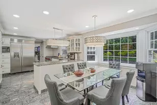 11 Country Squire Ct, Dix Hills, NY 11746 - Photo 16