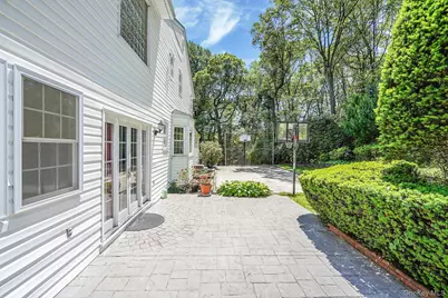 11 Country Squire Court, Dix Hills, NY 11746 - Photo 46