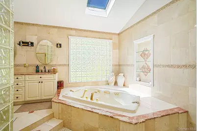 11 Country Squire Court, Dix Hills, NY 11746 - Photo 24