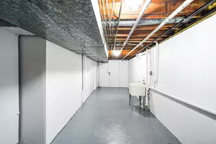 11 Country Squire Ct, Dix Hills, NY 11746 - Photo 40