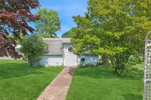 1295 Washington Ave, Greenport, NY 11944 - Photo 16